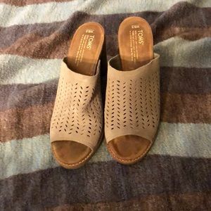 Toms size 9.5 desert heel, taupe.